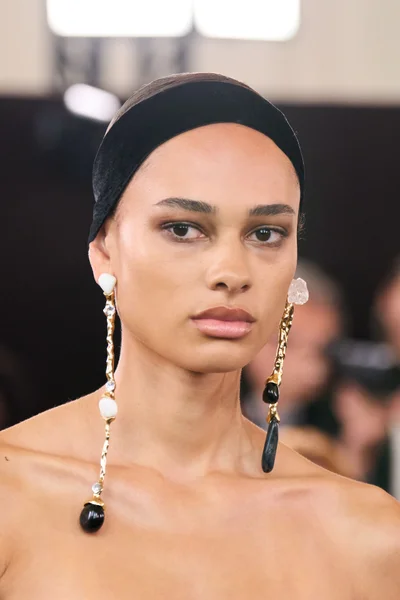 Look 28